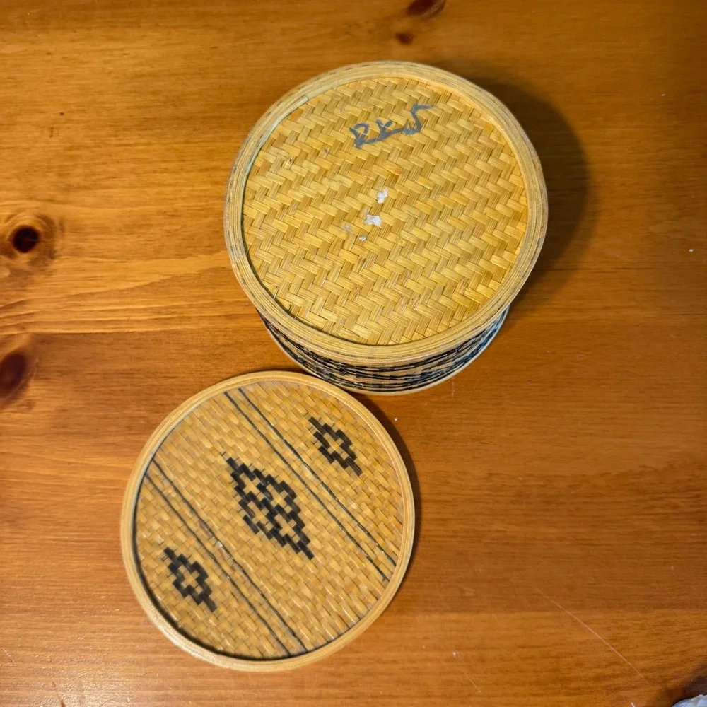 N/A handwoven round